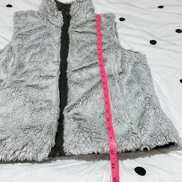 Weatherproof Women’s Green Faux Fur Reversible Vest - Picture 6 of 6